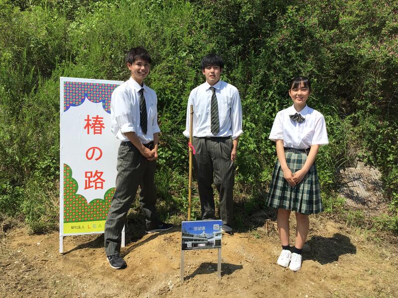 （左から）生徒会長・因幡さん，副生徒会長・菊田さん，副生徒会長・髙橋さん