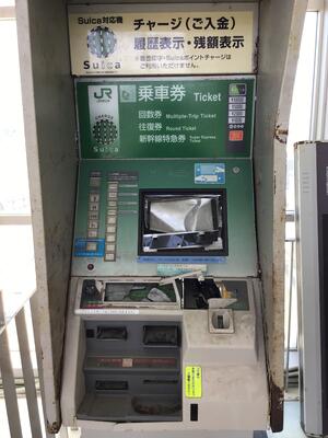 （展示）震災で破損した券売機