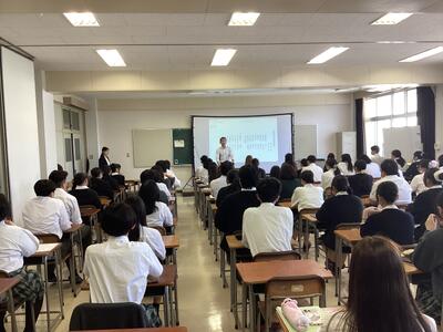 全校集会